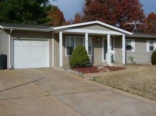2145 Splendor Dr, Florissant, MO 63031