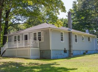 32 Mountain Rd, Hopatcong, NJ 07843