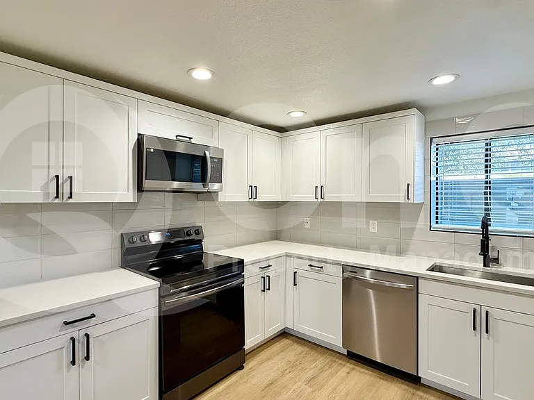 1840 W Thomas Rd #10 — Photo 3