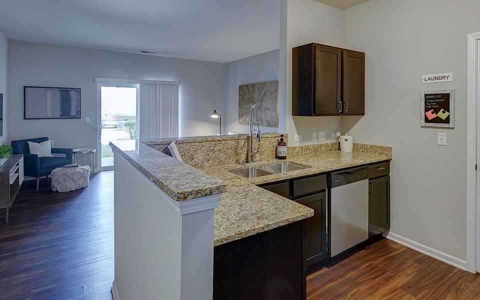 Algonquin Square Apartment Homes 2400 Millbrook Dr Algonquin IL Zillow