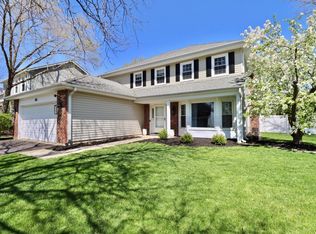 385 Basswood Ct, Carol Stream, IL 60188