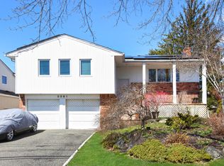 2081 Vine Dr, Merrick, NY 11566