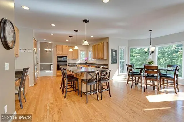 4 bed, 3.5 bath, 3326 sqft, $4,690 — Photo 4
