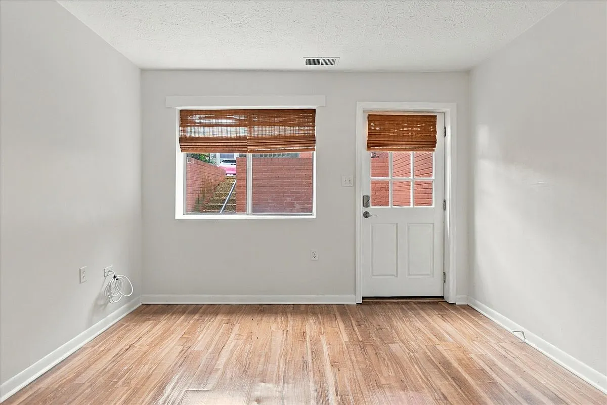1 bed, $1,300 — Photo 1