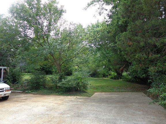2nd image of 406 Lisle Dr