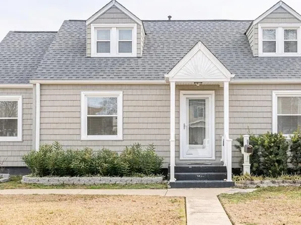 8134 Foxdale Dr, Norfolk, VA 23518