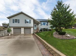 411 Towne St, Gilberts, IL 60136