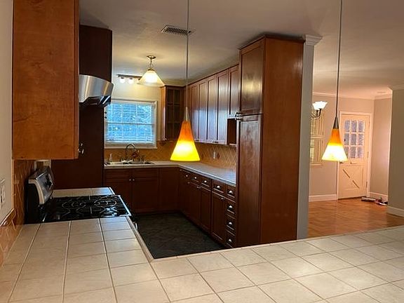 5th image of 4940 Doman Ave
