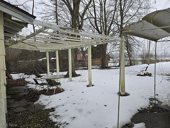 4th image of 6547 Highland Ave