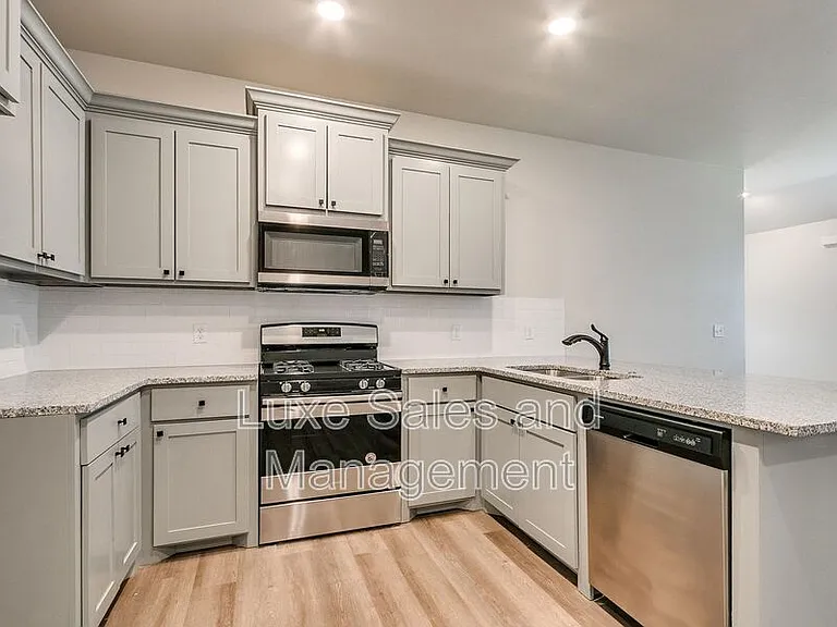 8002 NW 105th Ter — Photo 8