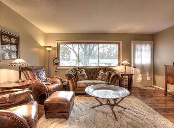 3rd image of 26 Eastwood Ln