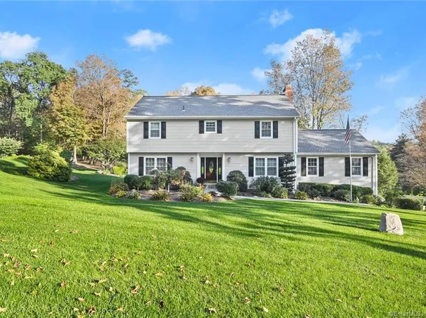 2 Woods Way, New Fairfield, CT 06812