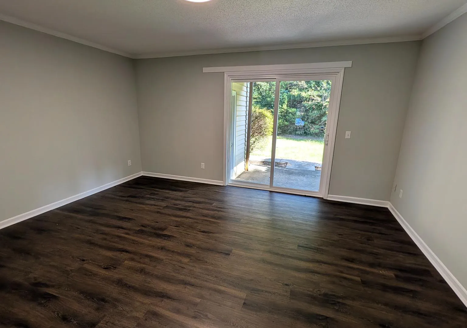 102 Lynn Cir - Unit 2D — Photo 1