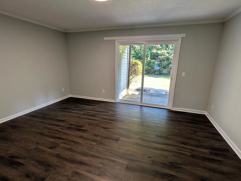 102 Lynn Cir #2D
