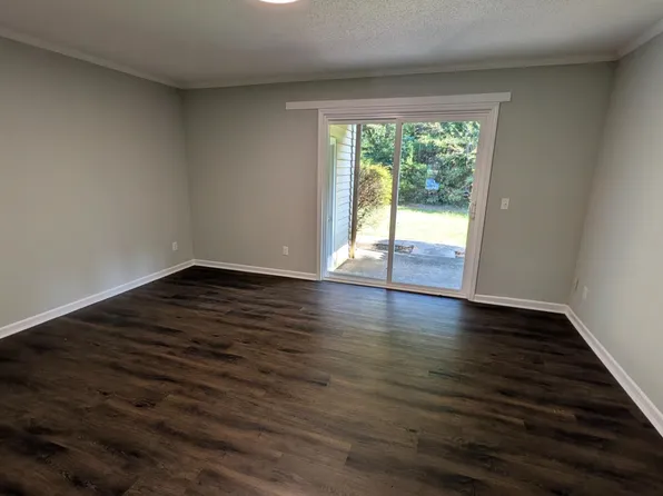 102 Lynn Cir APT 2D, Easley, SC 29640