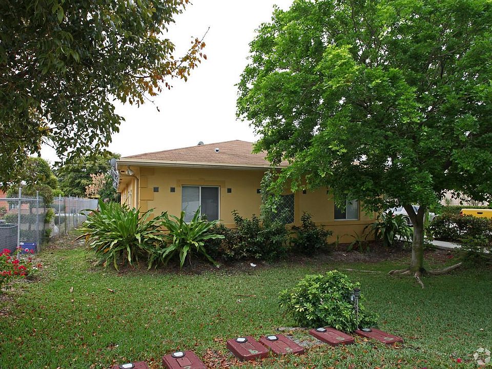 2nd image of 890 SW 9th St #4