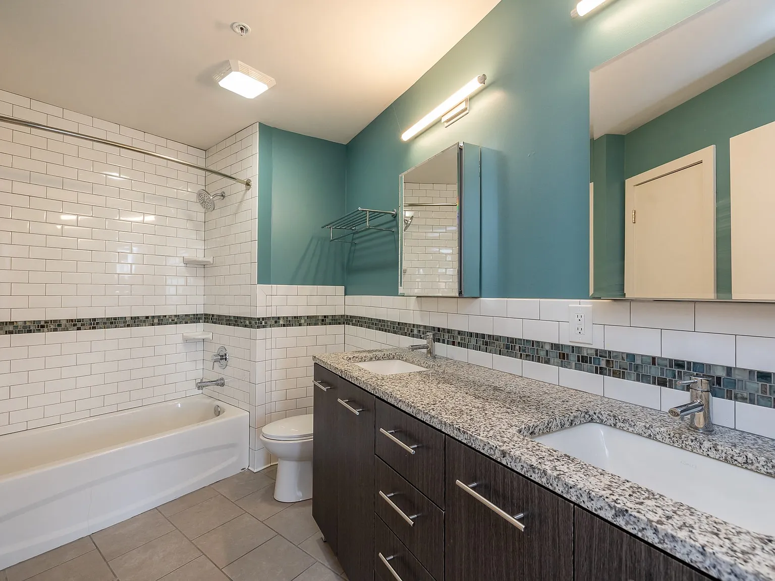 Located in Ohio City, the historic and recently renovated Heyse Apartments has been restored to its original charm of 1898. — photo 6