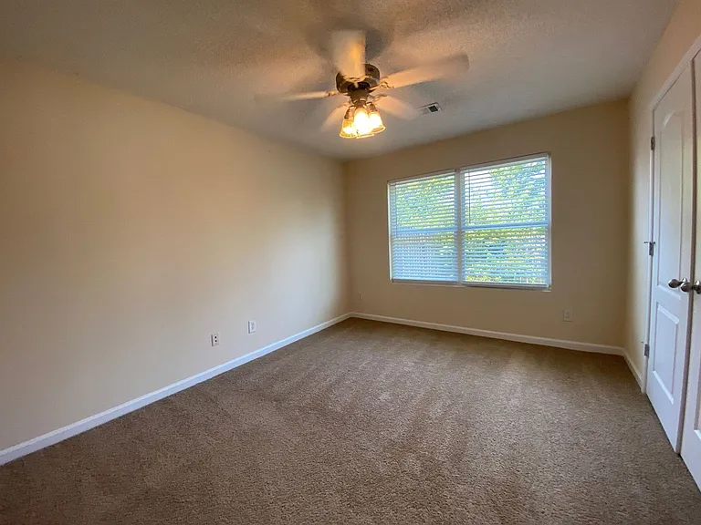 218 Bridgewater Cir — Photo 4