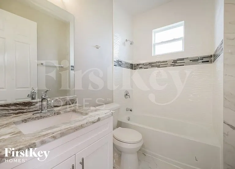 2811 45th St SW — Photo 13