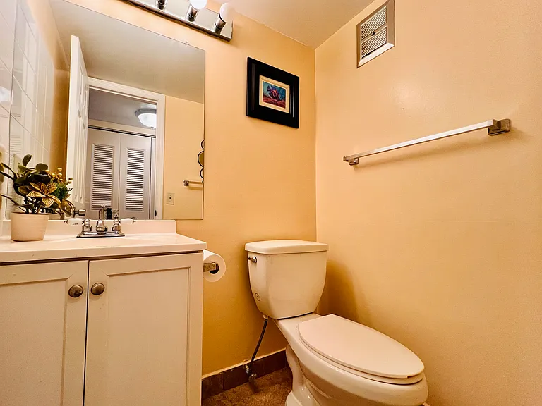 142 Cambridge Ln #F — Photo 6
