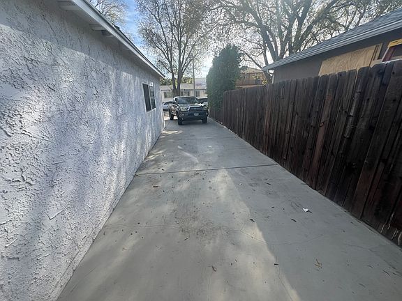 3rd image of 14229 Lorne St