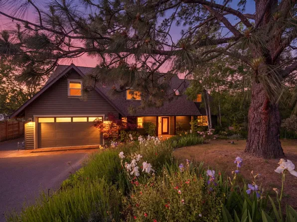 523 Strawberry Ln, Ashland, OR 97520
