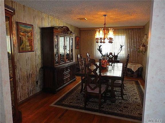 4th image of 21 Midwood Dr