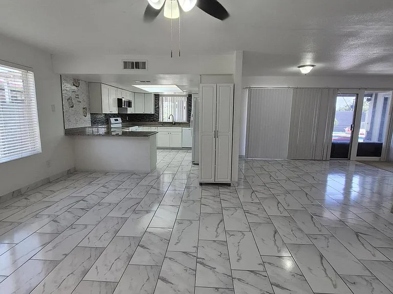 517 W Peralta Ave — Photo 4