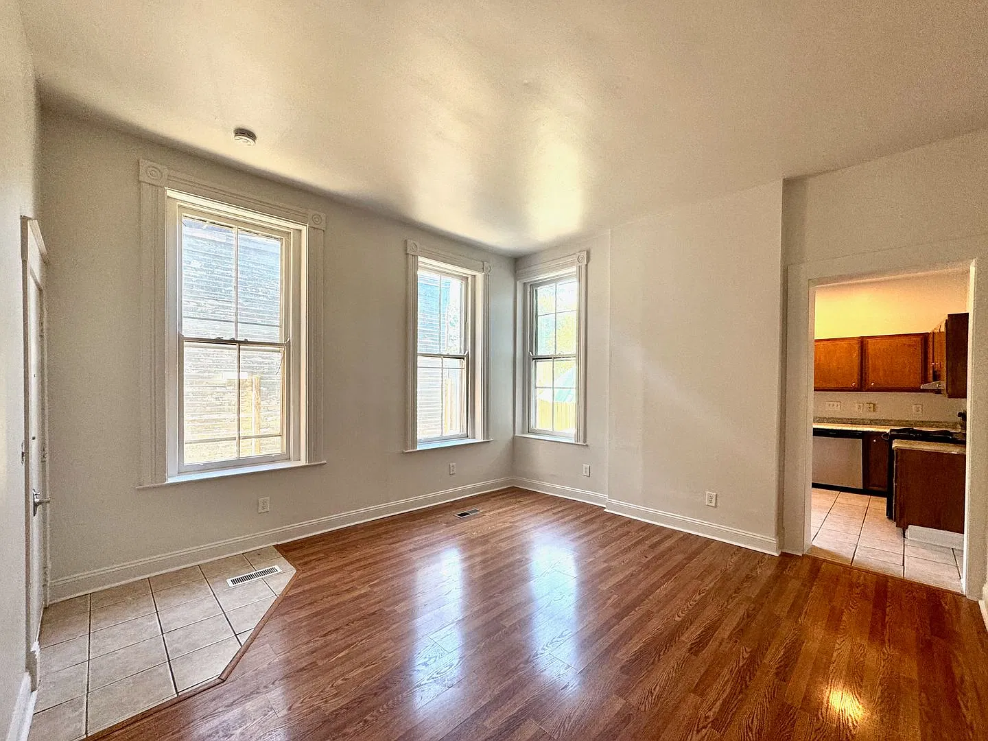 2233 Victor Street — Photo 3
