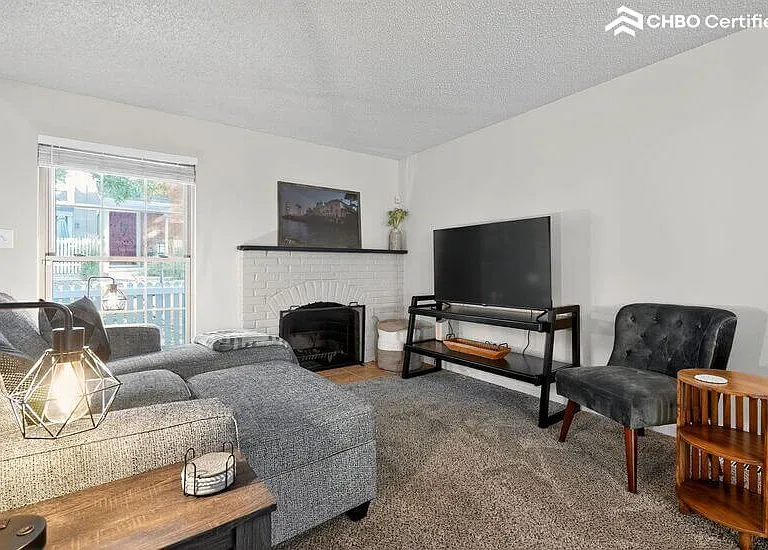 well lit with large double hung window for natural light