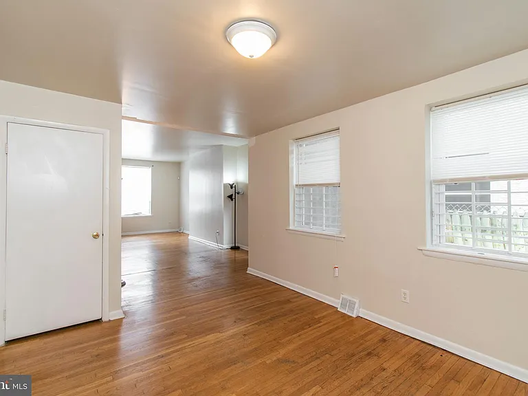 1635 Fontain St — Photo 12