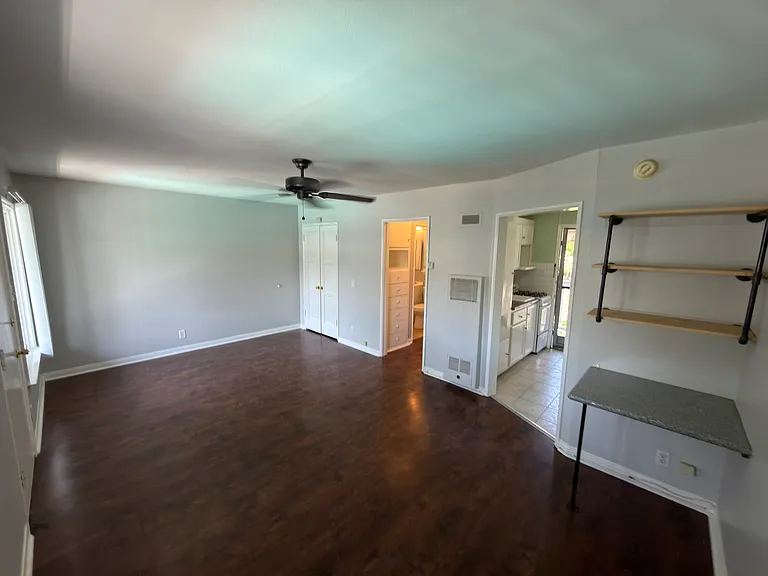 1841 Riverside Dr #STUDI0 — Photo 5