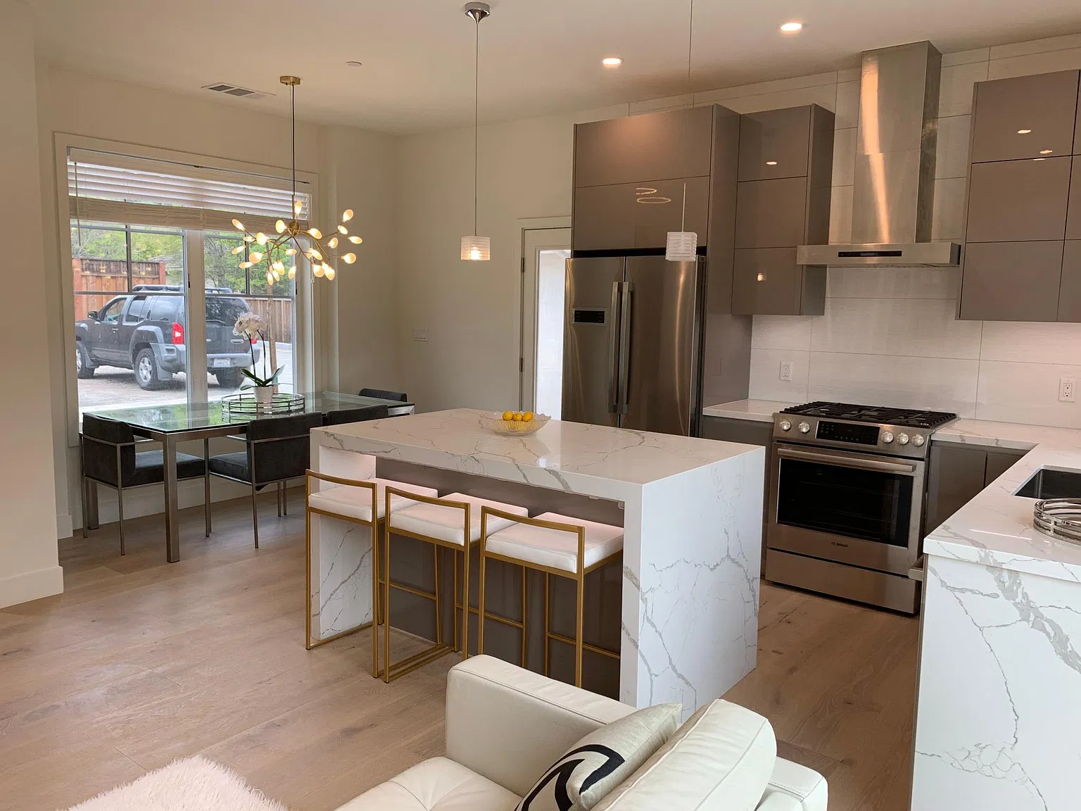 4 bed, 1500 sqft, $9,000 — Photo 3