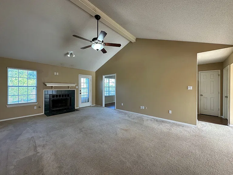 2713 S 87th Dr — Photo 5