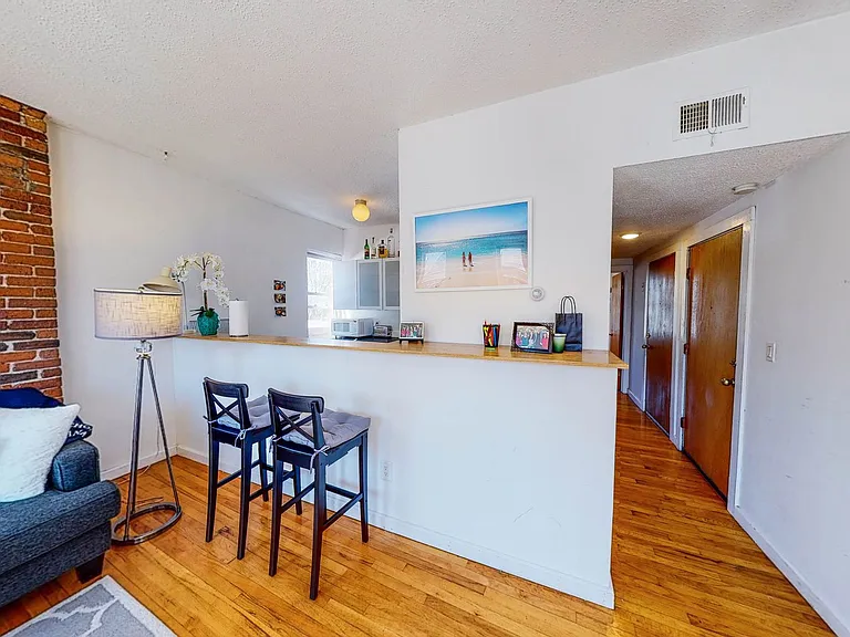924 State St #1 — Photo 6