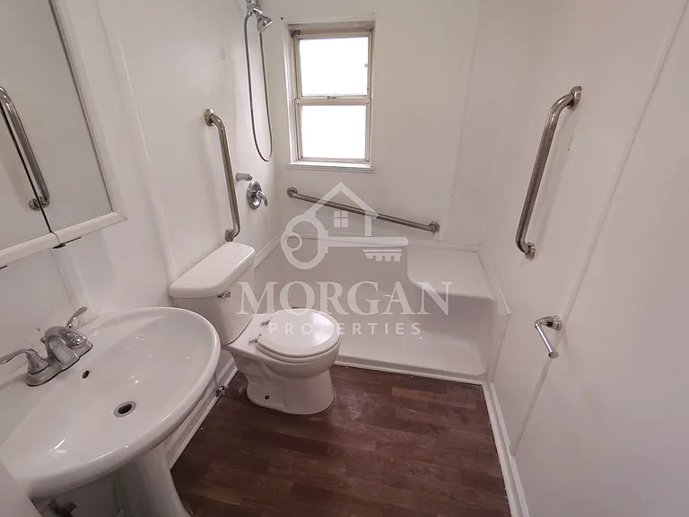 229 W 19th St — Photo 5