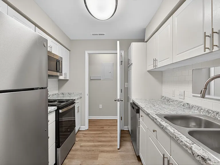 Nevin Place Apartments — Photo 12