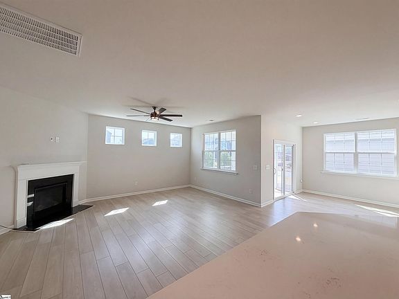 3rd image of 142 Magnolia St