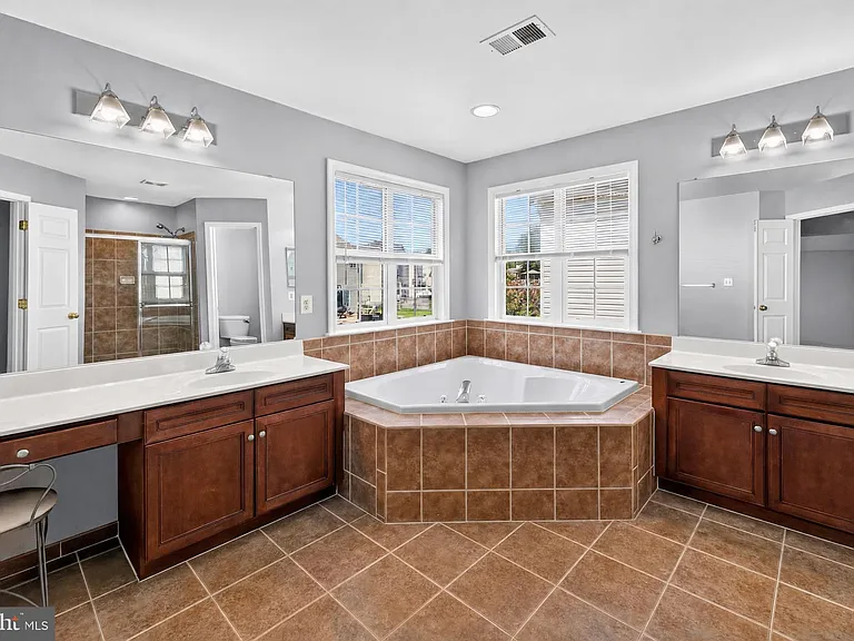 9036 Woodpecker Ct — Photo 56