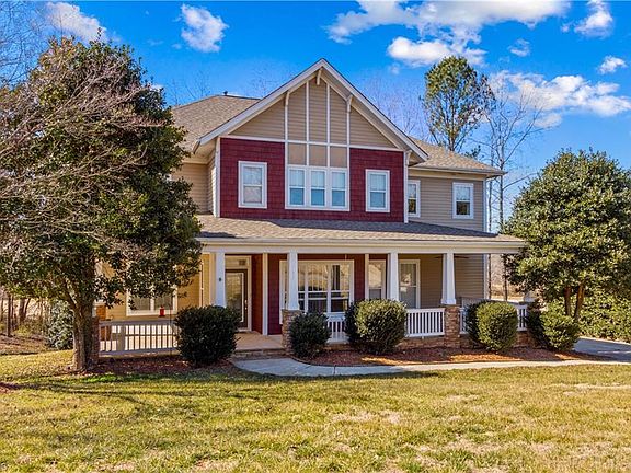 3rd image of 137 Hunters Hill Dr