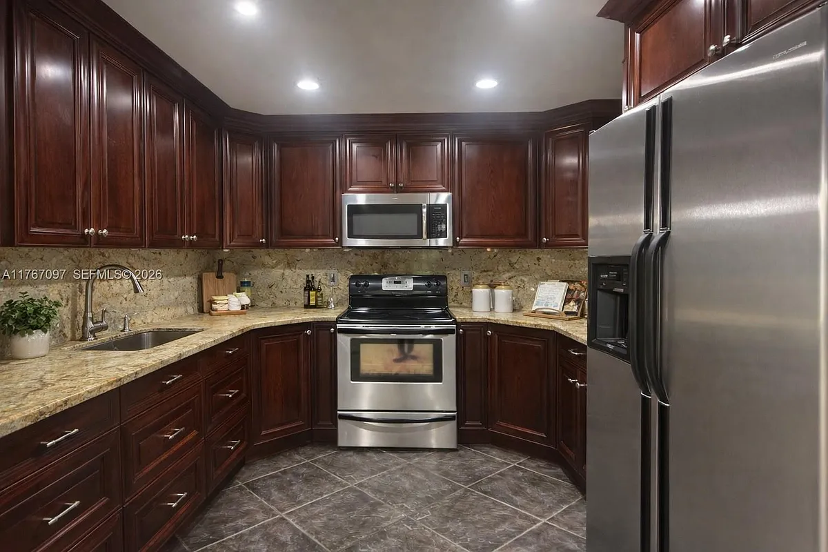 Building Photo - 3933 Cocoplum Cir #3518