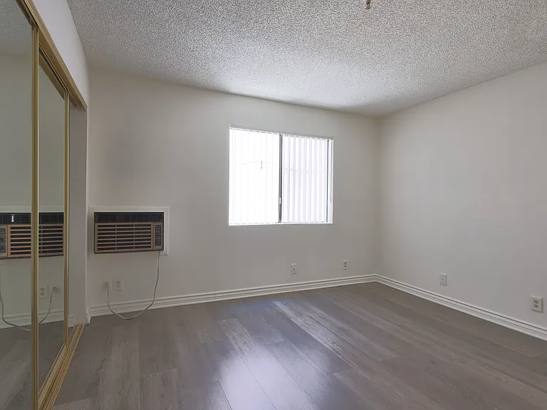 2839 Francis Ave — Photo 13