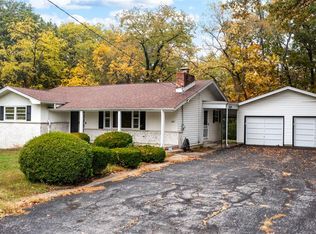 1227 W Henry St, Staunton, IL 62088