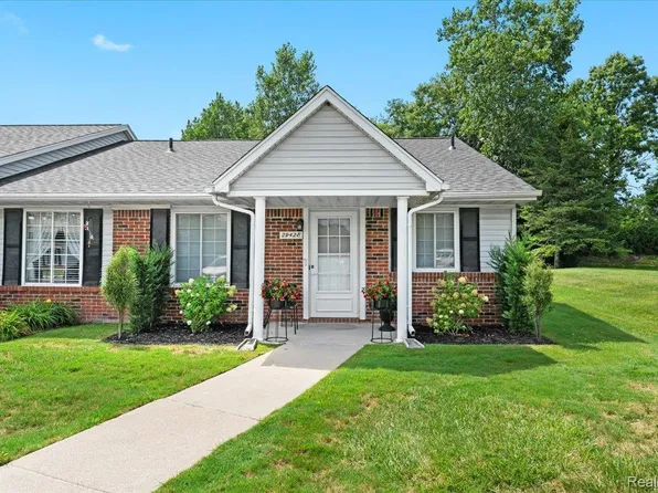 29428 Pendleton Club Dr, Farmington, MI 48336