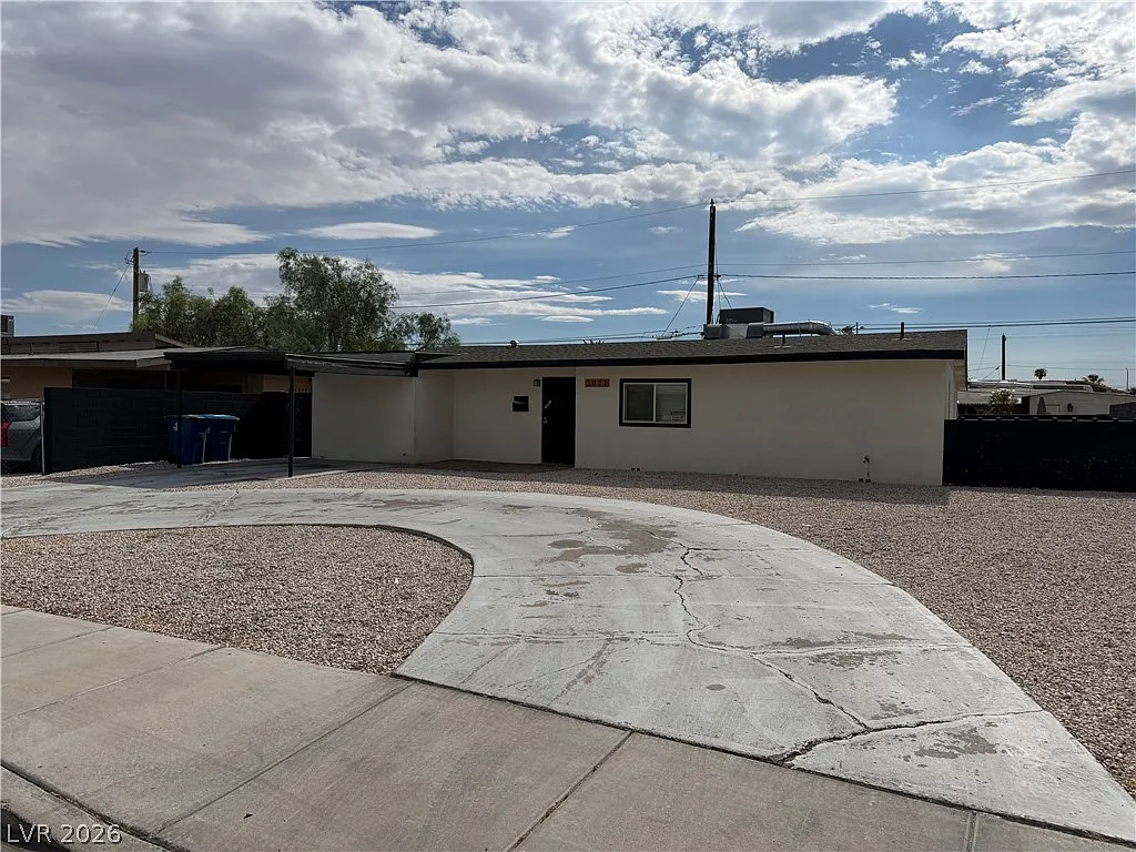3 bed, 2.0 bath, 1253 sqft, $2,300 — Photo 2