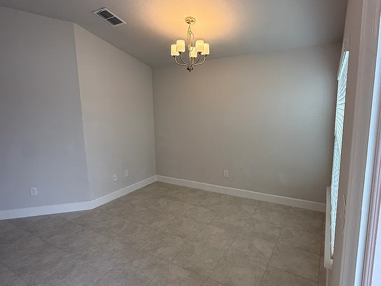4413 SW 90th Pl — Photo 3