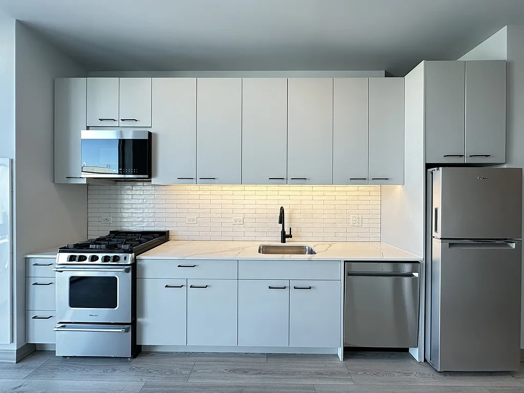 Building Photo - 2155 N Elston Ave #17