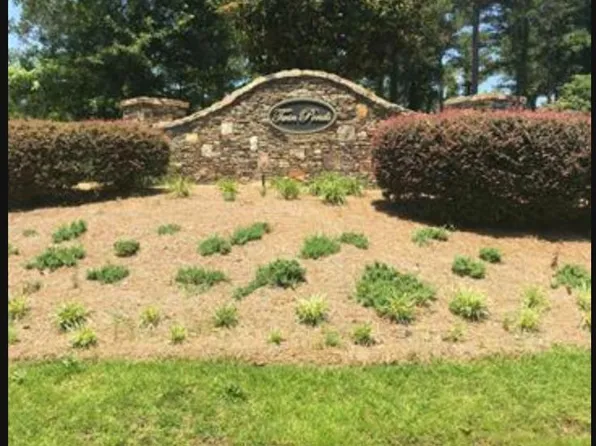 300 Twin Ponds Dr, Havana, FL 32333