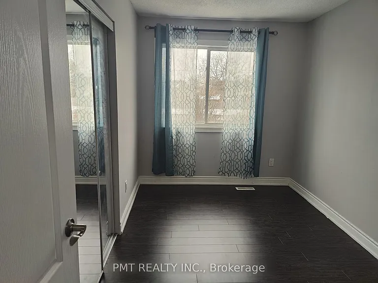 73 Greene Dr — Photo 11