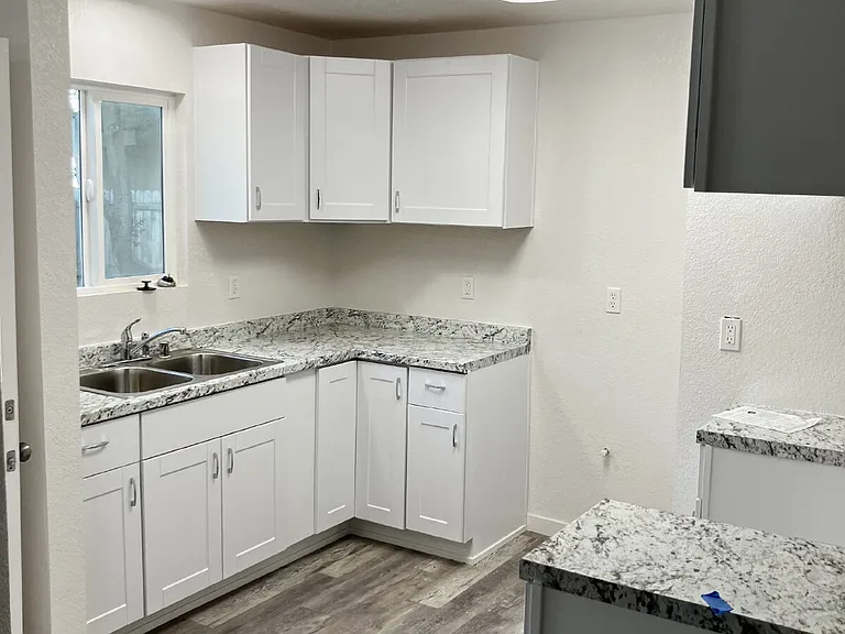 412 N St — Photo 2